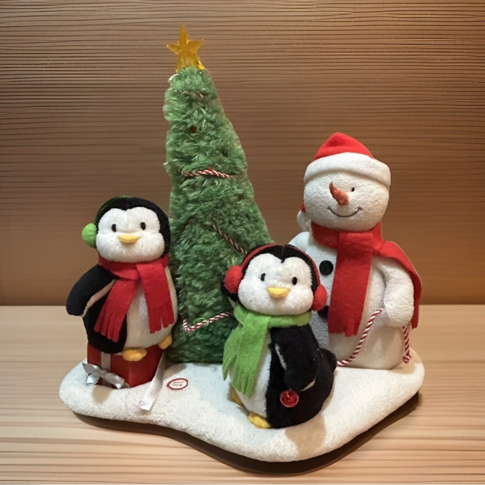 Hallmark Jingle Pals Very Merry Trio Animated Singing Snowman Penguins Tree 2006